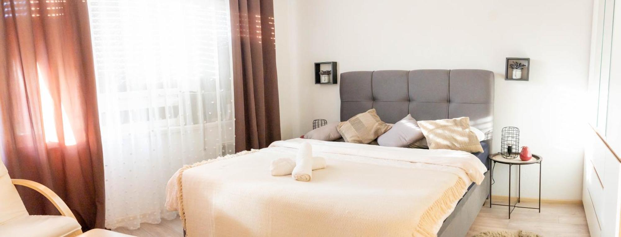 Apartman Lili Knin Esterno foto
