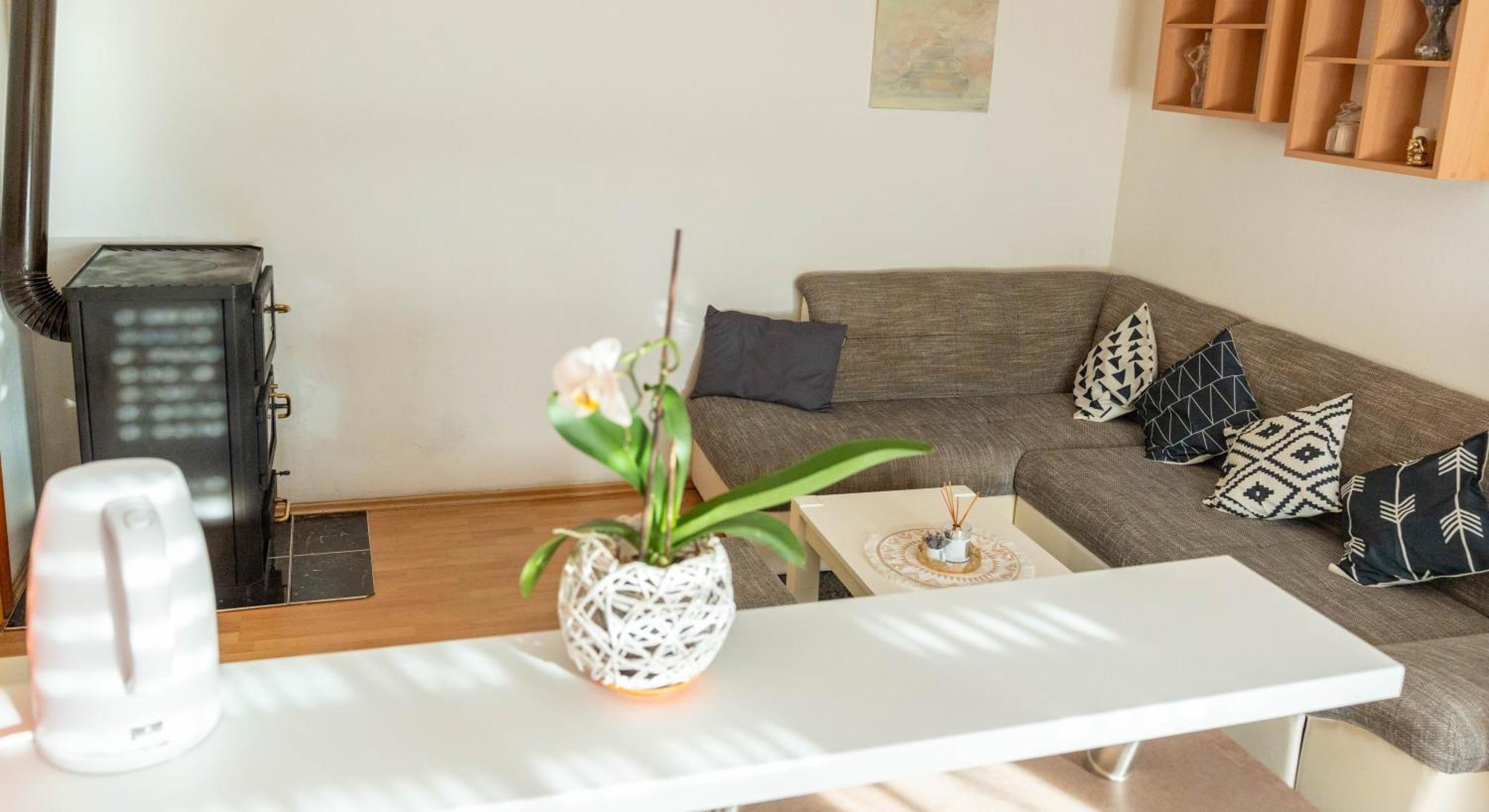 Apartman Lili Knin Esterno foto