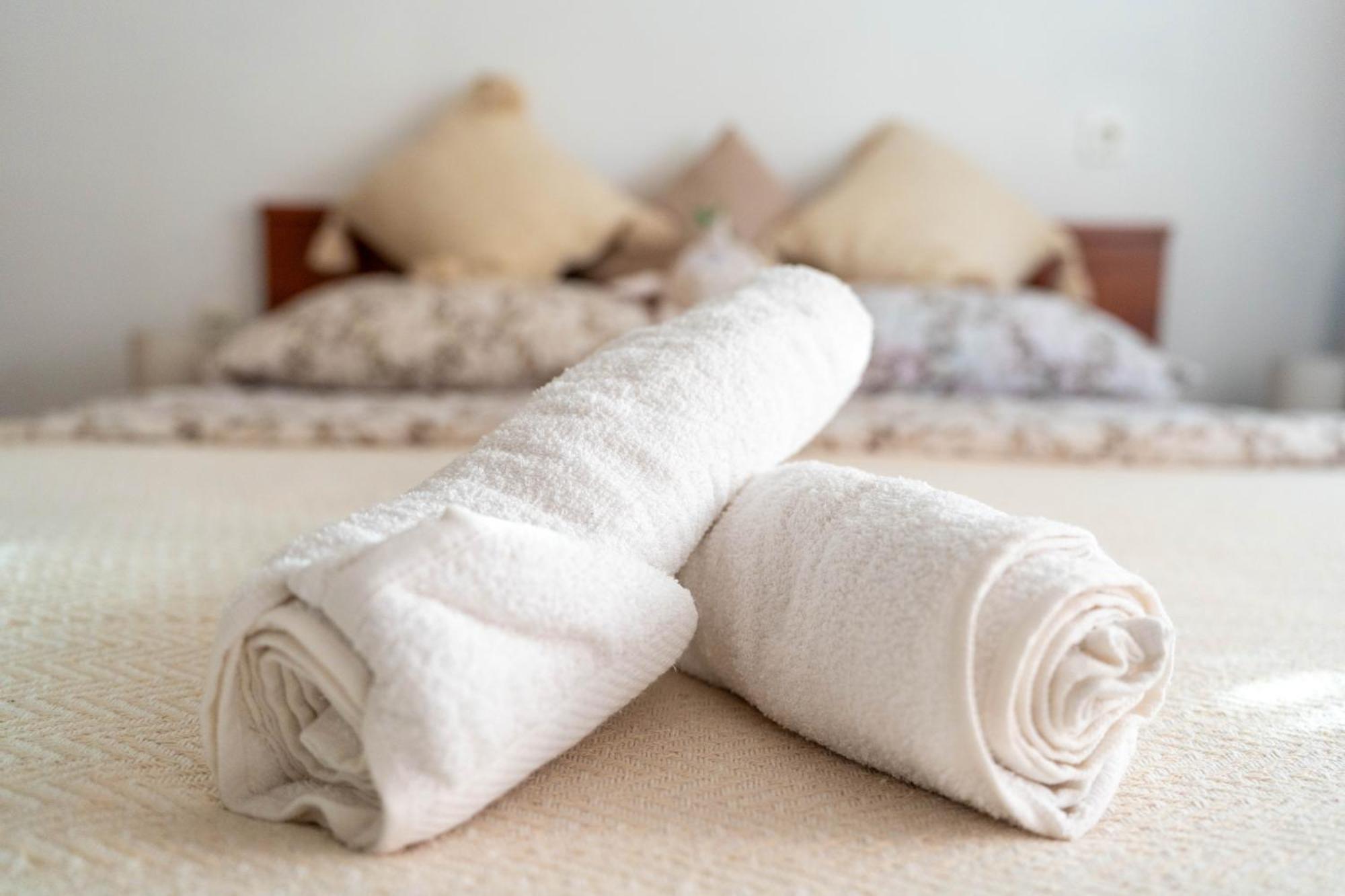 Apartman Lili Knin Esterno foto